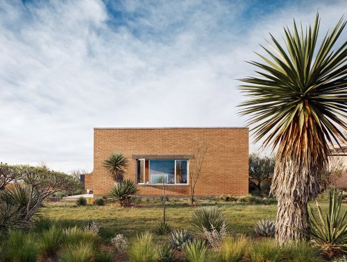 keepingitneutral:  “Rammed-Earth” Addition, Marfa, Chihuahuan Desert, Texas,Dust Architects 