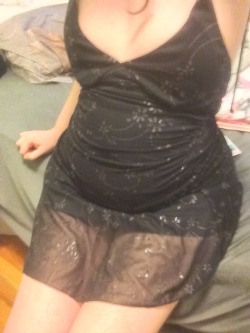 peachypearchub:  does this dress make me look fat? 