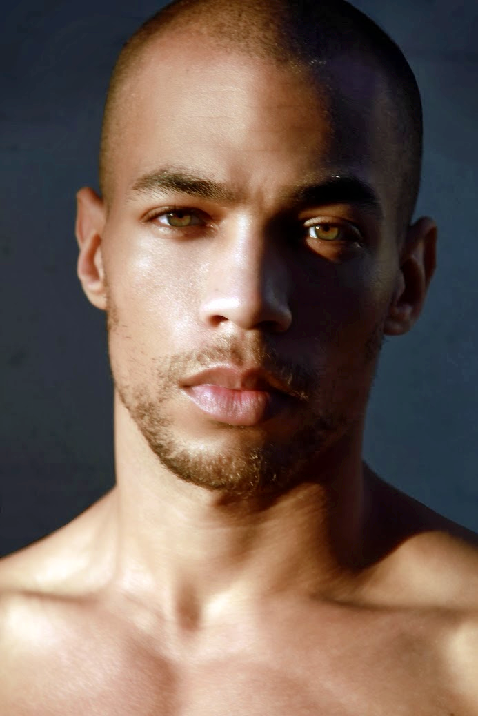 coqueto69:  glazingthedoughnut:  Kendrick Sampson  Kendrick Sampson so sexy