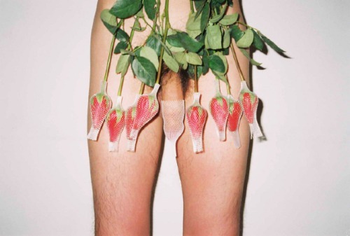 artofcocksplay:Instead of getting a centerpiece for your next fancy dinner, how about a nice cockspl