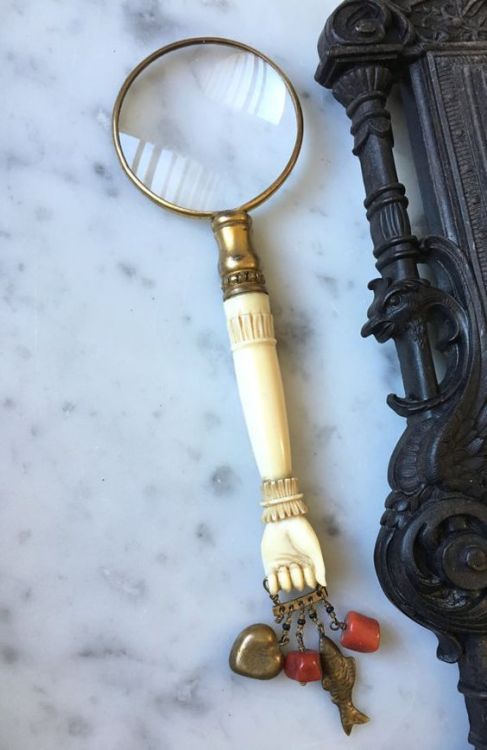 shewhoworshipscarlin:Ivory magnifying glass, 1800s, France.