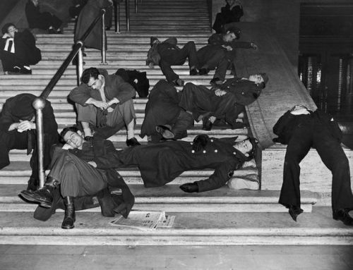 prominentmen:  1. Jan, 1940 - Revelers recover from New Year’s Eve celebrations on the steps of Grand Central Station in New York.IMAGE: FPG/HULTON ARCHIVE/GETTY IMAGES