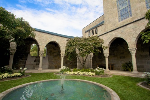 Glencairn&rsquo;s cloister and the newly restored fountain.