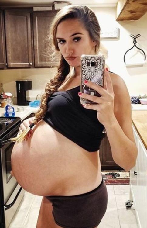 belllaprand: Kitchen Selfie