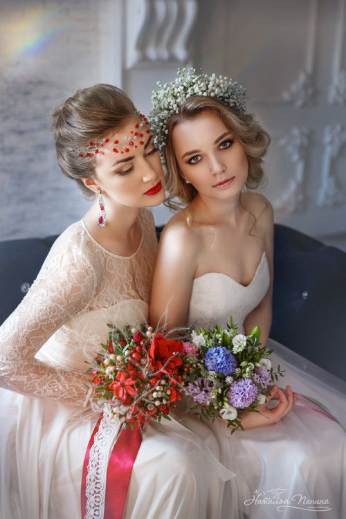 femmefashionpassion:Two Graces by Panina Natalia