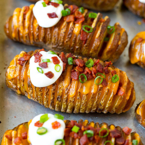 foodffs:These Hasselback potatoes are thinly sliced potatoes that are roasted to golden brown perfec