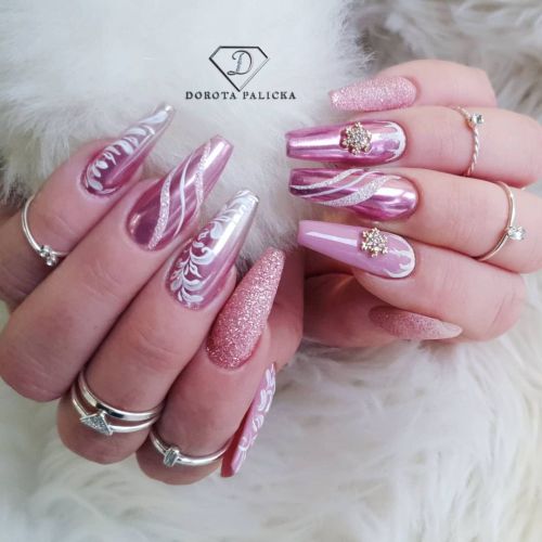 Pink chrome Christmas nails #dorotapalicka #christmasnailart #christmasnailartdesigns #christmasnai