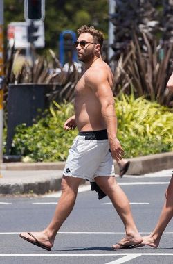 jaicourtneyforever:   Jai Courtney spotted at Bondi Beach in Australia [November 26, 2016]  