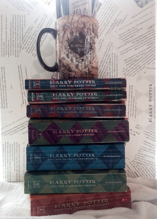 kate-windsor:  jenniferlabodda:  buttermybooks:  I’ll never not love this series  kate-windsor  jenniferlabodda a marathon is happening. I’ll bring the Butterbeer ⚡️🍻