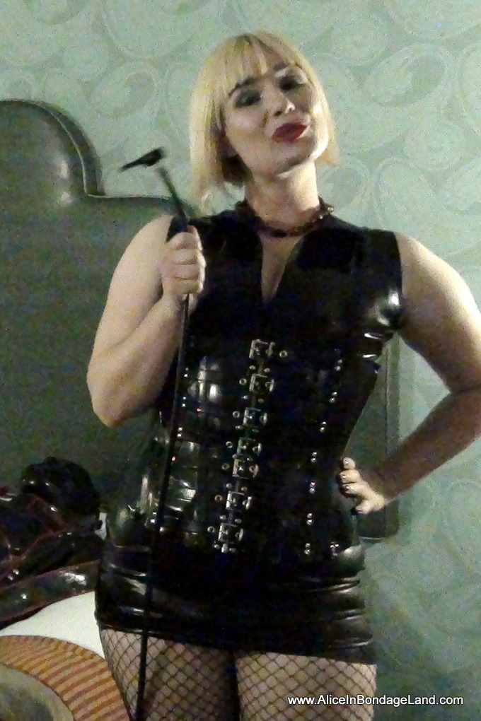 mistressaliceinbondageland: You know the scene is going to get hardcore when you