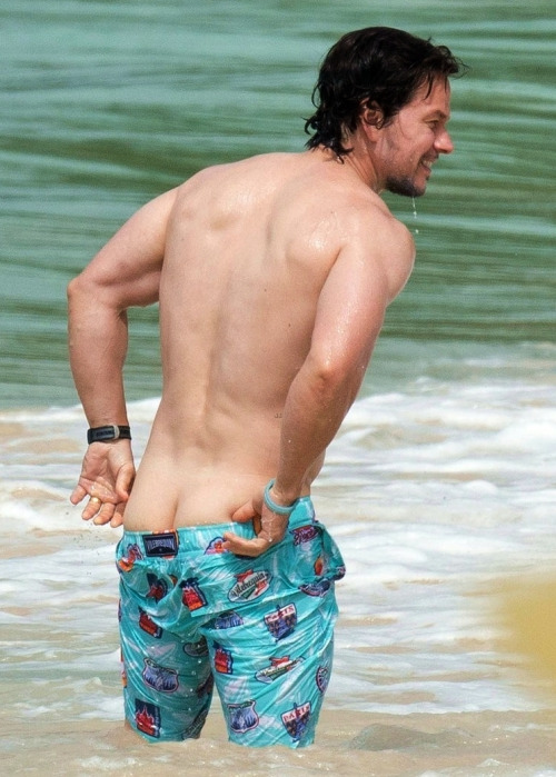 celebmencentral:hombresdesnudo2:Mark Wahlberg!!!Damn #markwahlberg