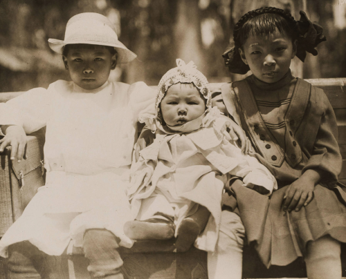 Ernest Marquez CollectionMothers and children, Old Chinatown, Los Angeles, 1915.The Huntington
