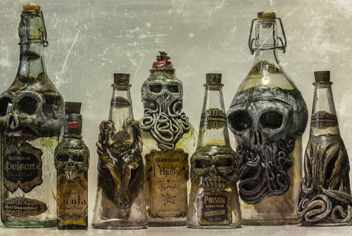 angelfishswims:  blackpaint20:   Spooky Glass Bottles Inspired by H.P. Lovecraft   @whollyunnecessar