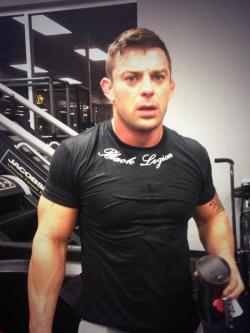 skyjane85:  Davey Richards (taken from Davey’s wife’s Heather’s twitter page credit goes to her) gradosgirl ishipmcnozzo 