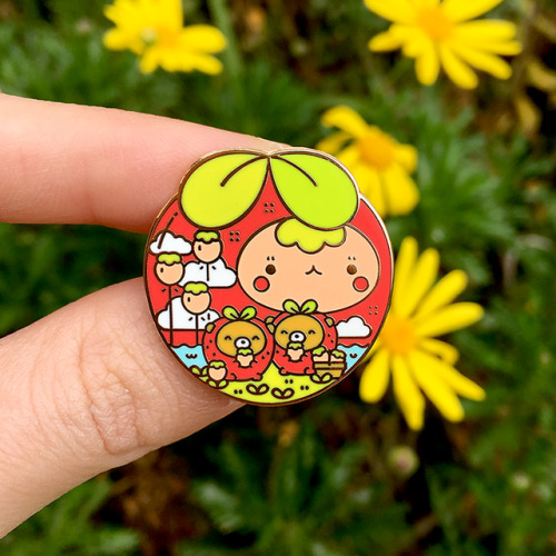 *Etsy Shop Update* Strawbearryarium from terrarium 98 became a pin! One of my personal favs <3x 