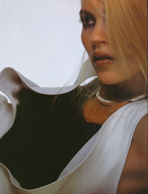 a-state-of-bliss:  Vogue UK Feb 1996 - Kate