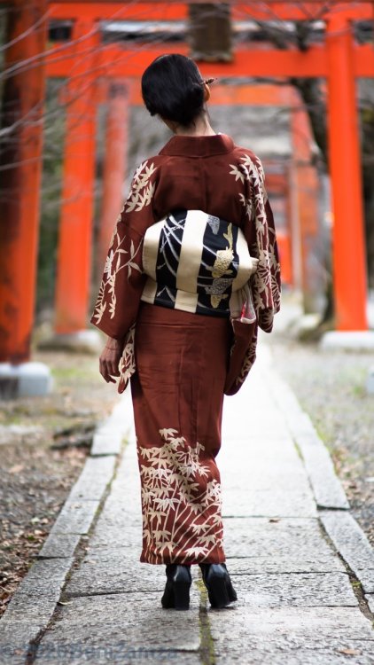 Stylish kimono outfit (seen on), featuring an amazing sasa (bamboo grass) houmongi, paired with what