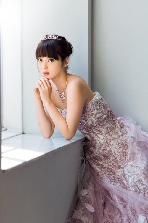 ganpukudou:  jumpinggirlsession:  Nozomi Sasaki,佐々木希  reblogged with tintum. 