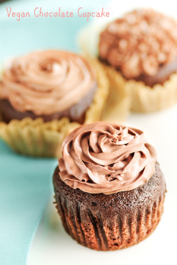 heckyeahvegancupcakes:  Chocolate Vegan Cupcakes