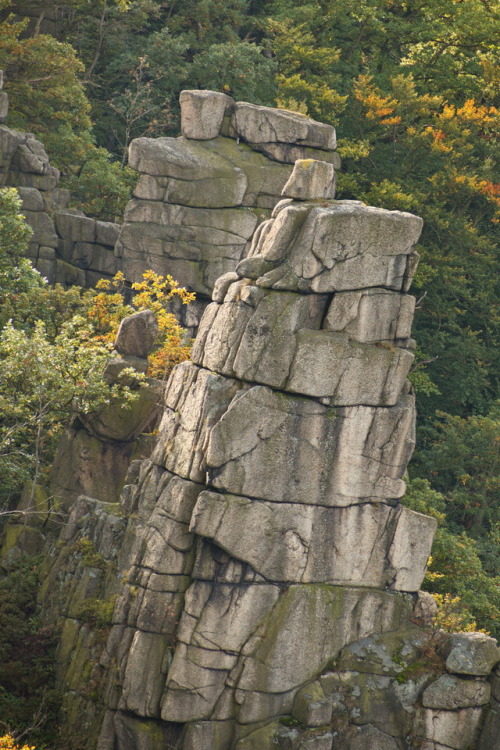 Carefully stacked. Sorgsam gestapelt.Rock formation in the Harz Mountains, October 2017.