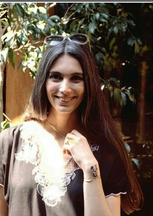 joegramoe:  A beautiful - but isn’t that always?- Miss Emmylou Harris 