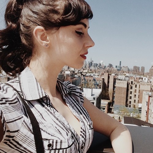 misskaciemarie:  Nothing beats some rooftop time on a sunny day Http://kaciemarie.findrow.com <-for constant mugshots