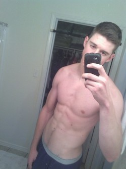 collegecock:  2sthboiz:  hot cock  torso  cute guy, gr8 dick 