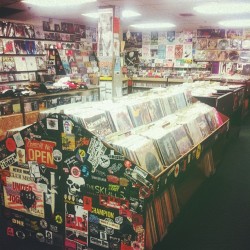 tomxvincent:  This is what heaven should look like. (at Singles Going Steady) 