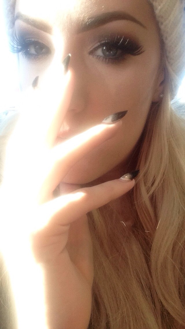 willowraith:  In love with only the right side of my face today. But my eyebrow.