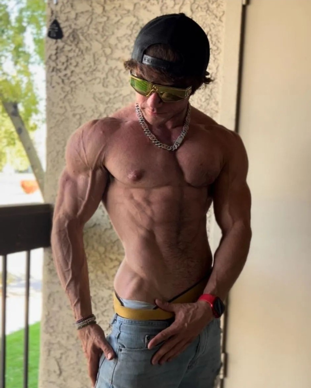 cgo12345:The feel of his brutal shreds feed his toxic narcissism.  nothing natty