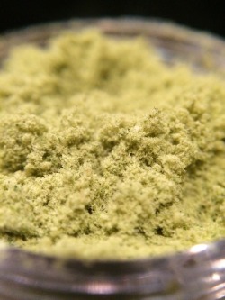 smokegreensipleanrepeat:  Dark Shadow Haze kief #indicaornah