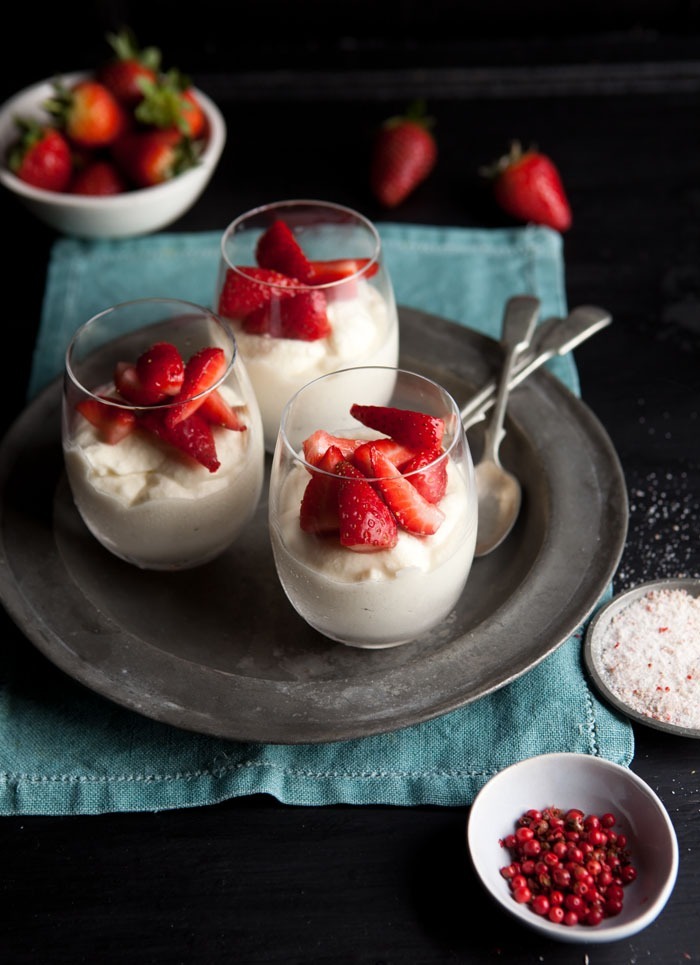 thefoodshow:  White Chocolate Mousse with Strawberries 