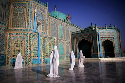 warkadang:The Blue Mosque of Mazar-i-SharifThe Blue Mosque of Mazar-i-Sharif (lit.: ‘Tomb of the Exa