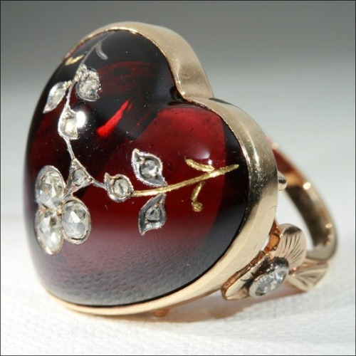 mother-entropy:missraeyn: highvictoriana-blog:Heart-shaped garnet ring inlaid with gold, silver and 