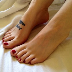 missyrhodes:  Good morning!😇 #feet #toes