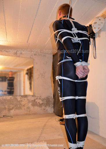 boyzbond2015:  from the archives : lycra/spandex  prisoner :-) Tiré des archives