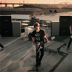 northernoceans-deactivated20181:  Alex Gaskarth and the thing 