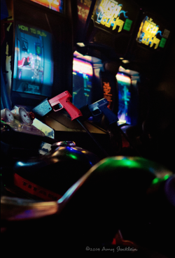 insanelygaming:  Arcade Guns  Photgraphed