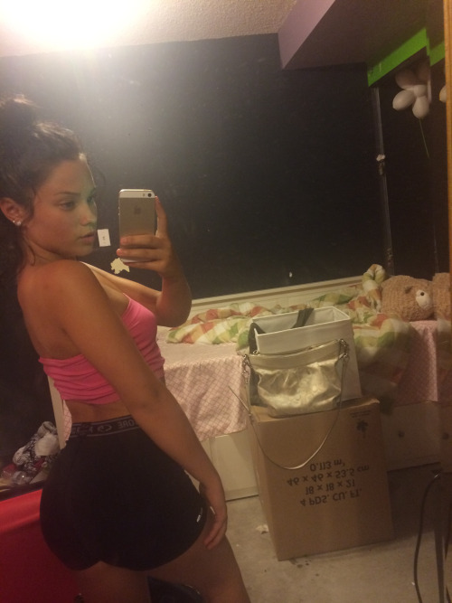 shortshortsobsession:  Sophia Diana