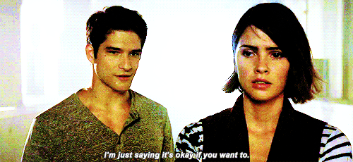 crystalmreed:  – Hey, you can tell me what’s going on with you. I mean besides Stil
