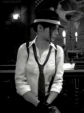 andyacklesspn:« Claire’s “Noir” costume »
