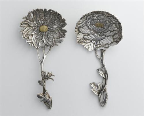 taishou-kun:Pair of spoons with tea leaf motif, silver - Model created in Japan to the Western marke