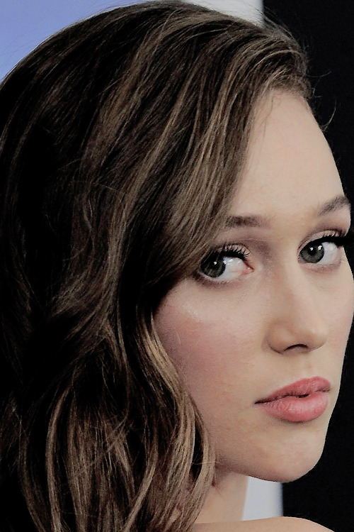 dobrevclarke:Alycia Debnam-Carey at the ”Into The Storm” NY Premiere, August 4th, 2014.