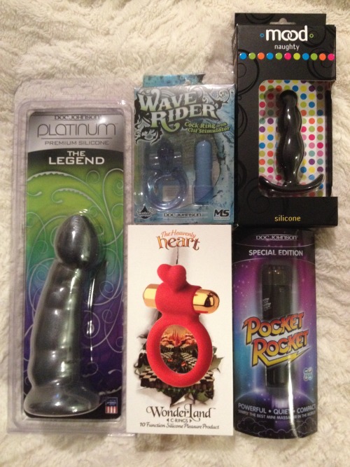 dirtyberd:  dirtyberd:  It’s time for another DB Giveaway!! Because I like you guys. As a thank for all the love, support, and tons o’ follows, Doc Johnson and I have teamed up to give one of my lovely followers this cute lil bundle of toys. Included: 