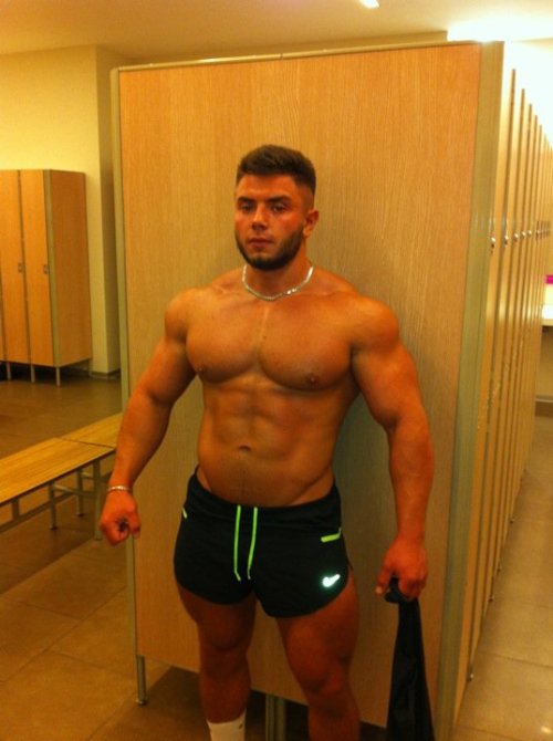 manlypics:  Leo Bartenev