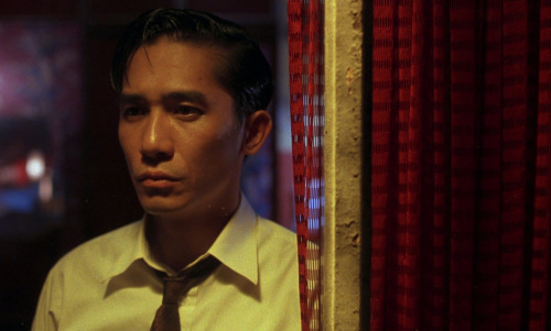 ‘花樣年華’ (In the Mood for Love), Wong Kar-wai (2000)It is a restless moment. She has kept her he