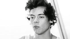yayhaz:  @Harry_Styles: Girl you’ve been hitting that treadmill like a freak.