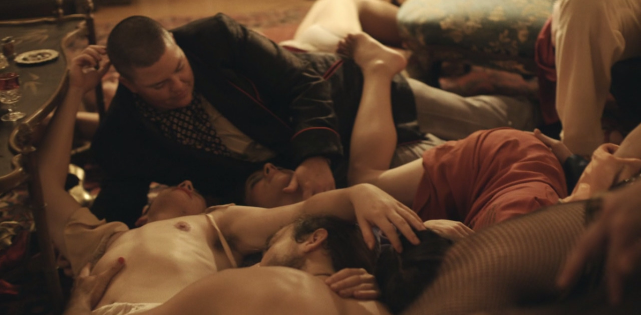 tired98:  transparent (2015)  / “oscillate” / dir. jill soloway 