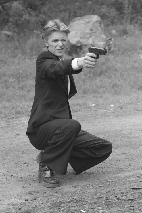 night-spell:David Bowie on the set of The Man Who Fell To Earth © StudioCanal 