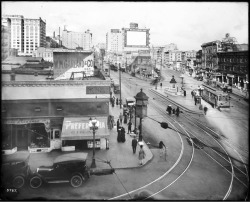 20thcenturypix:  losangelespast:  An elevated police traffic box overlooks the intersection of Main Street, Spring Street, and 9th Street, Los Angeles, circa 1917.   1917 